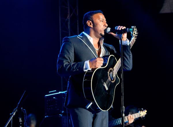 Anthony Santos Lo Mejor de El – Grandes Exitos en Vivo